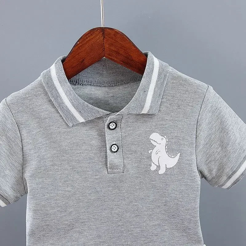 Conjunto Infantil Camisa Gola Polo Dinossauro com Shorts Modelo Lenogue
