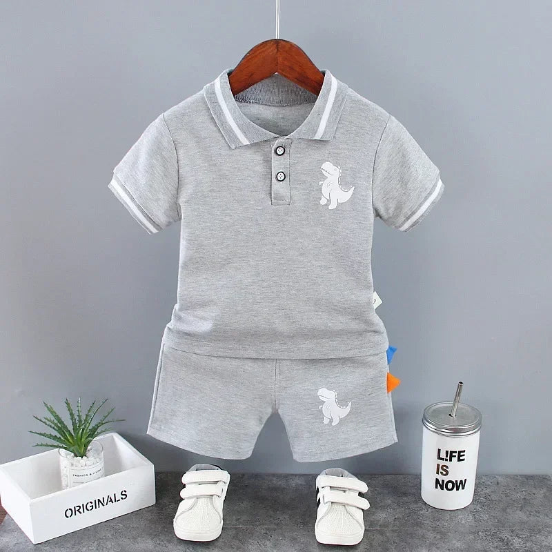 Conjunto Infantil Camisa Gola Polo Dinossauro com Shorts Modelo Lenogue
