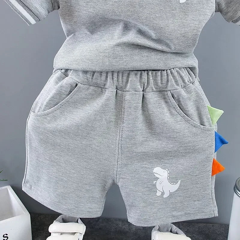 Conjunto Infantil Camisa Gola Polo Dinossauro com Shorts Modelo Lenogue