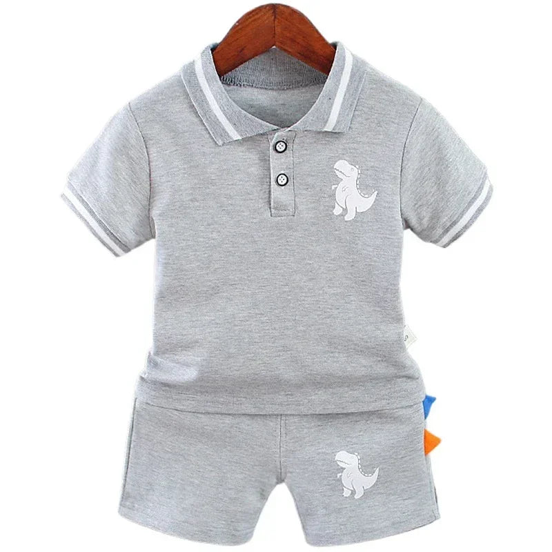 Conjunto Infantil Camisa Gola Polo Dinossauro com Shorts Modelo Lenogue