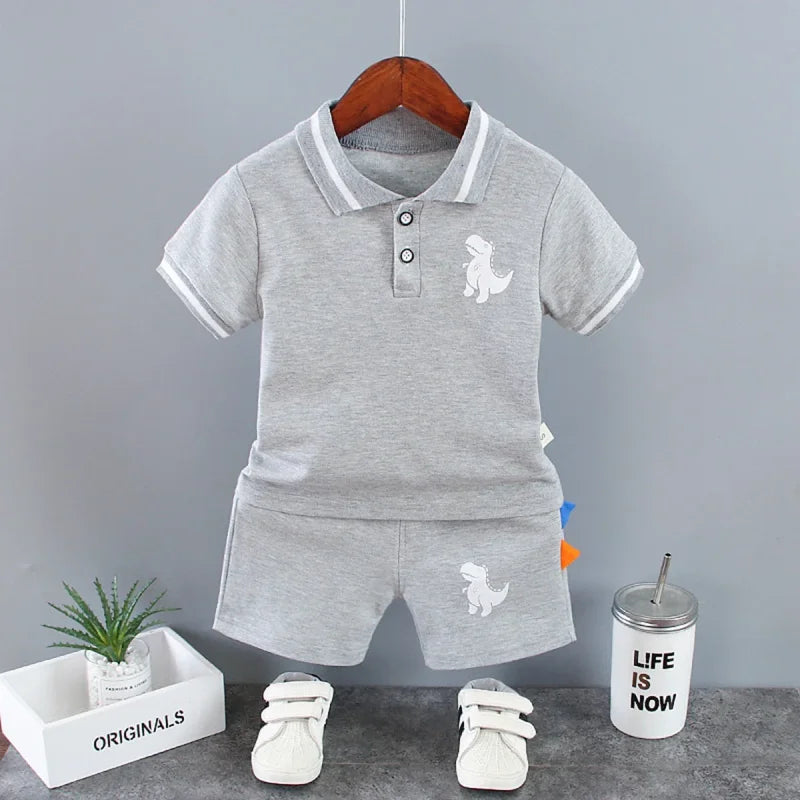 Conjunto Infantil Camisa Gola Polo Dinossauro com Shorts Modelo Lenogue Cinza / 6-12 Meses