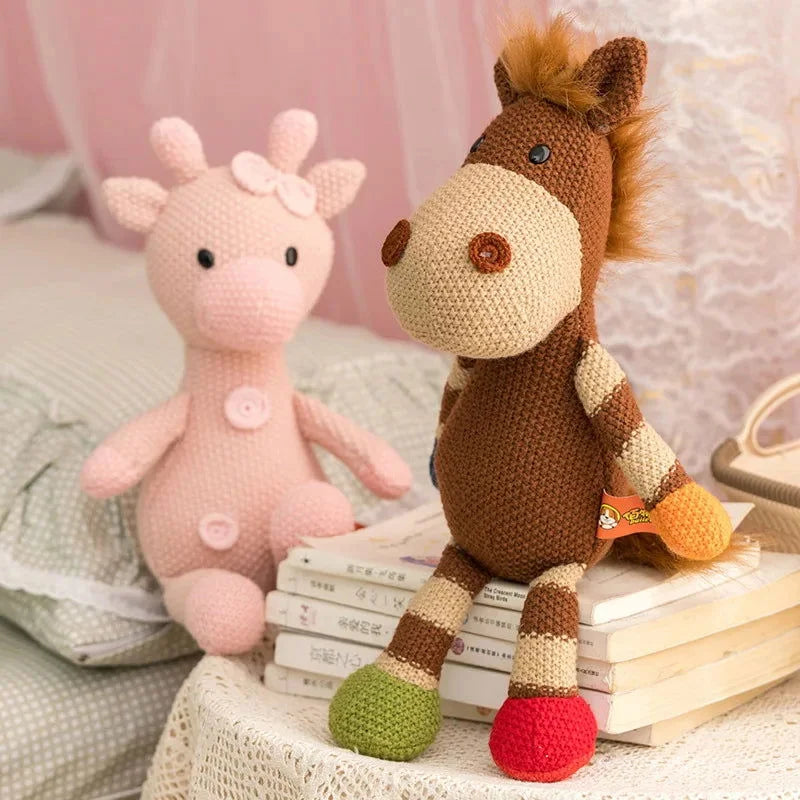 Pelúcia Infantil Cavalo de Crochê Marrom Lenogue - 35 Cm