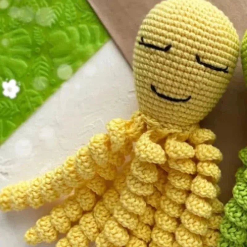 Pelúcia Infantil Polvo Amigurumi Colorido Lenogue Amarelo / 25 Cm