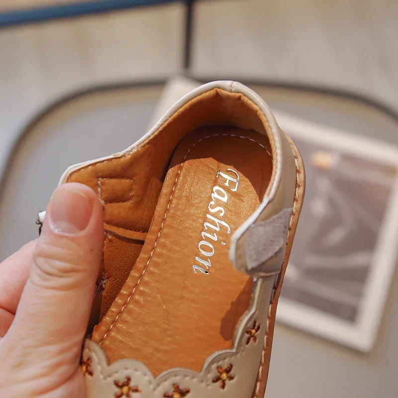 Sandália Infantil com Flor e Laço Solado Macio Antiderrapante Lenogue