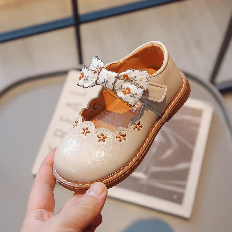 Sandália Infantil com Flor e Laço Solado Macio Antiderrapante Lenogue Bege / 21-22