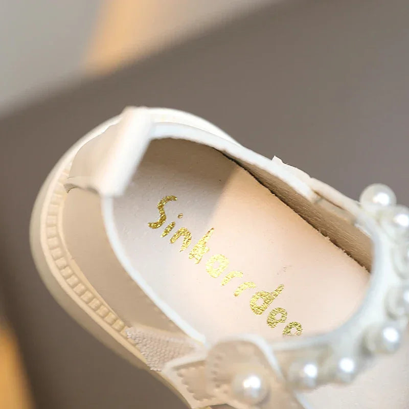 Sandália Infantil com Laço e Pérolas Solado Macio Bege Lenogue