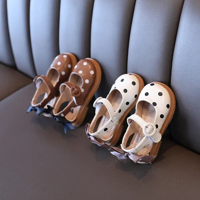 Sandália Infantil Recortes com Poás e Laço Traseiro Primavera Lenogue