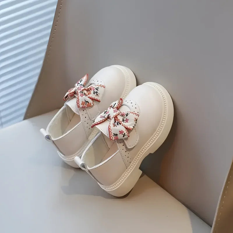 Sapatilha Infantil de Couro com Laço e Bordado Escolar Lenogue