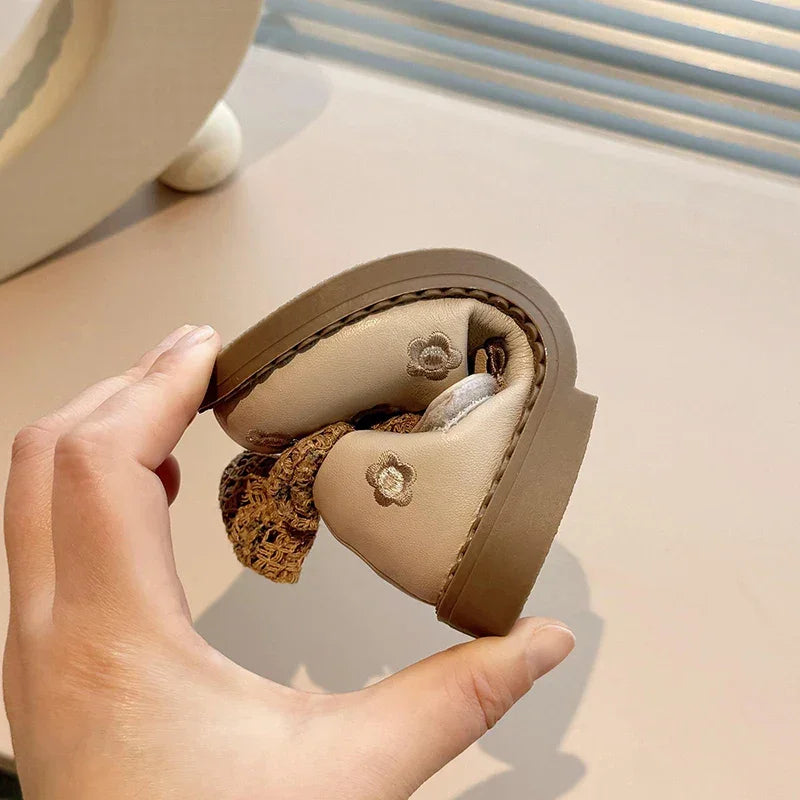 Sapatilha Infantil Laço Floral de Couro Fosco Clássica Lenogue