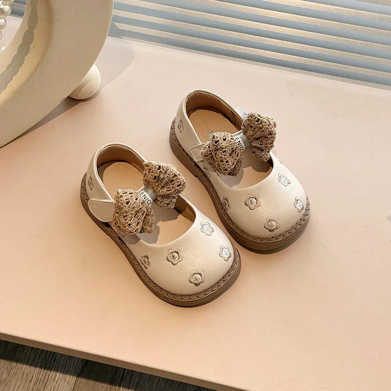 Sapatilha Infantil Laço Floral de Couro Fosco Clássica Lenogue Bege / 21-22