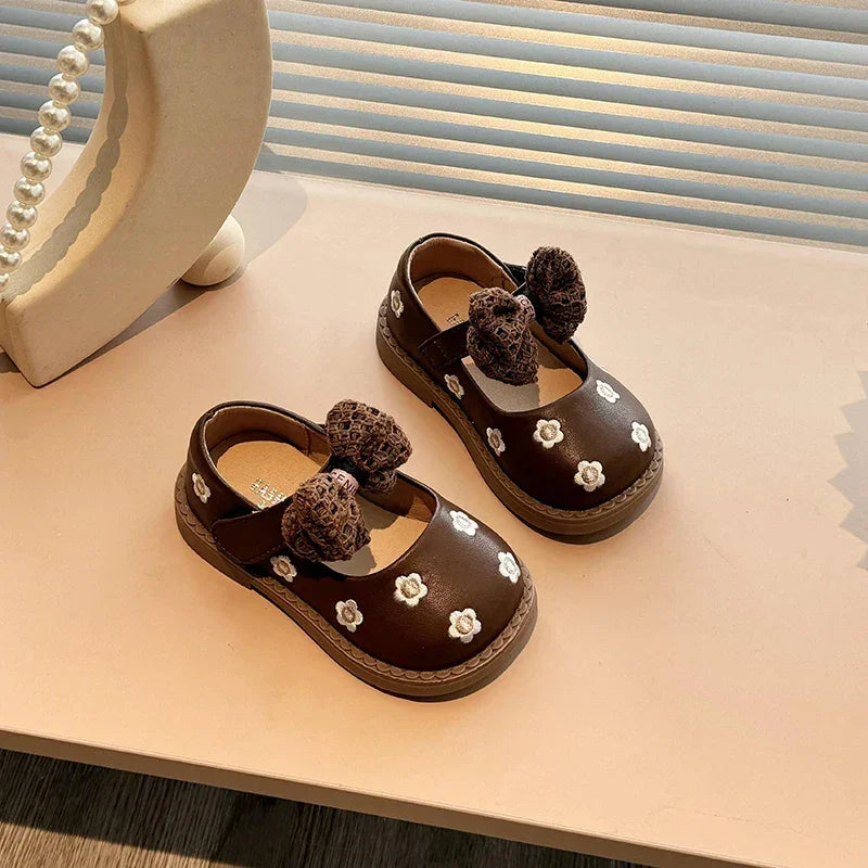 Sapatilha Infantil Laço Floral de Couro Fosco Clássica Lenogue Marrom / 21-22