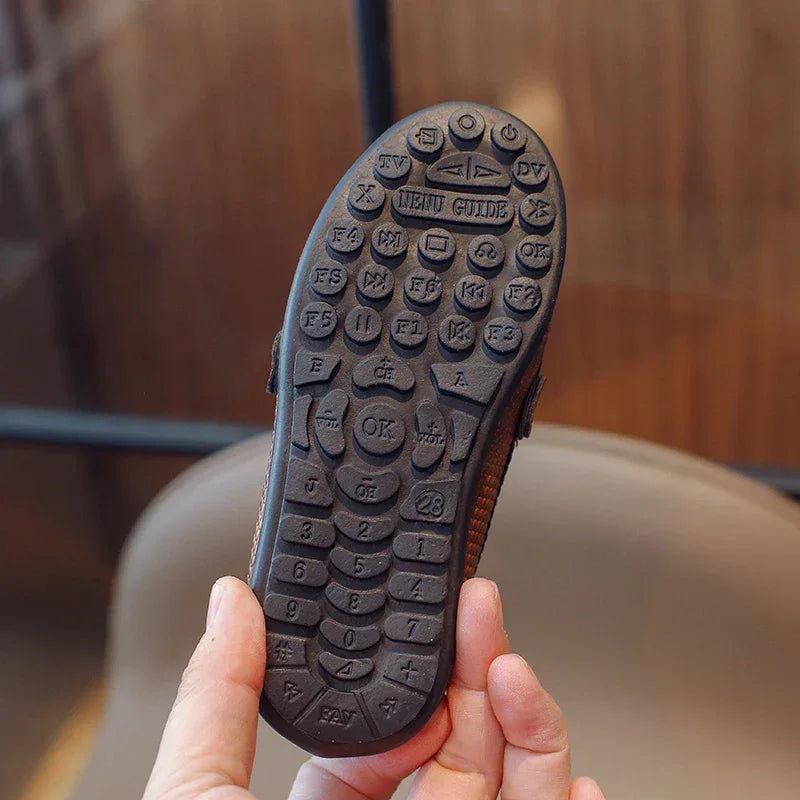 Sapato Infantil de Couro com Bico Redondo e Solado Macio Lenogue