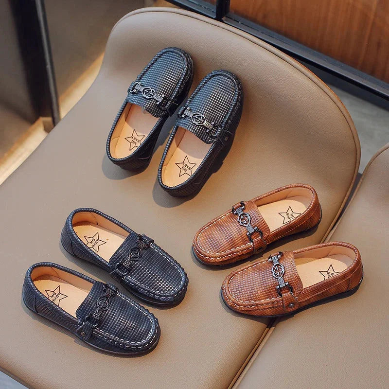 Sapato Infantil de Couro com Bico Redondo e Solado Macio Lenogue