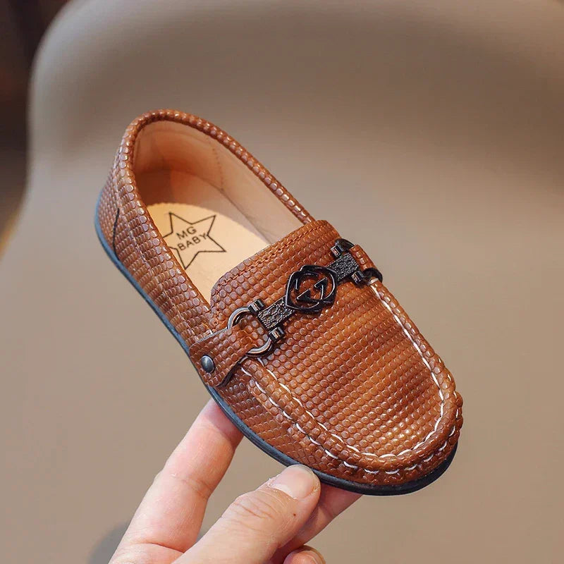 Sapato Infantil de Couro com Bico Redondo e Solado Macio Lenogue Marrom / 25-26