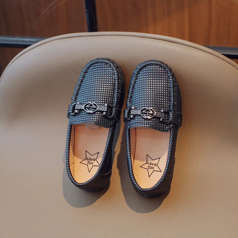 Sapato Infantil de Couro com Bico Redondo e Solado Macio Lenogue Preto / 25-26