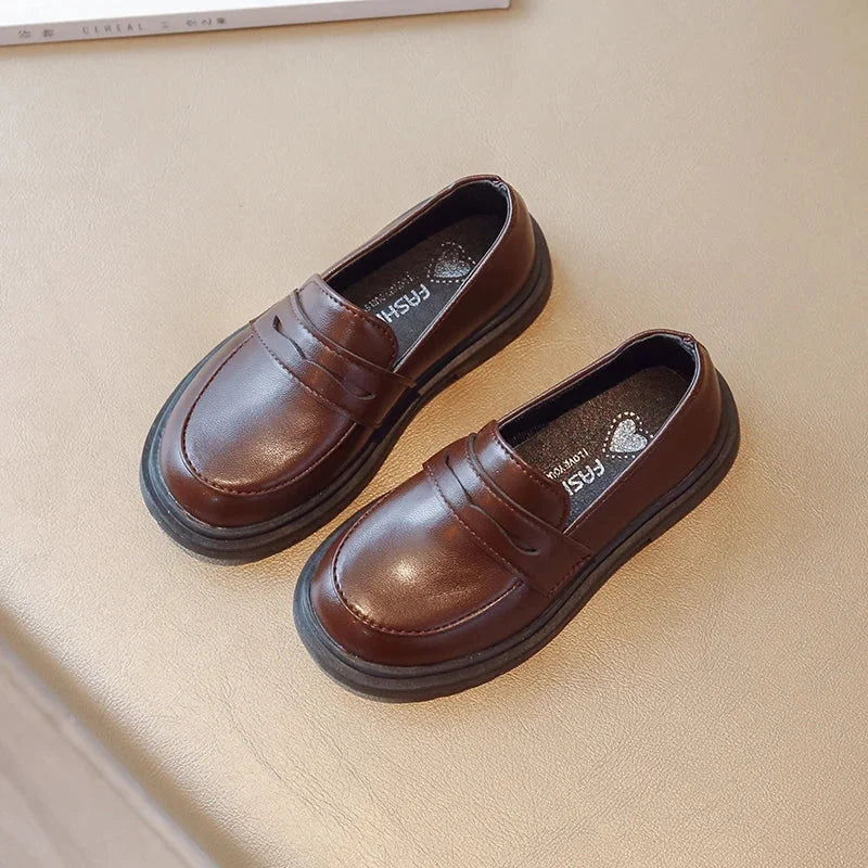 Sapato Infantil de Couro Preto com Bico Redondo Casual Lenogue