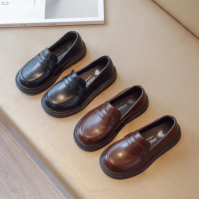 Sapato Infantil de Couro Preto com Bico Redondo Casual Lenogue