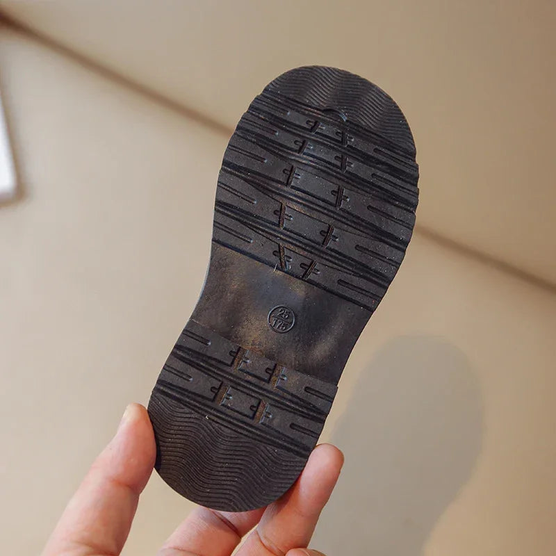 Sapato Infantil de Couro Preto com Bico Redondo Casual Lenogue