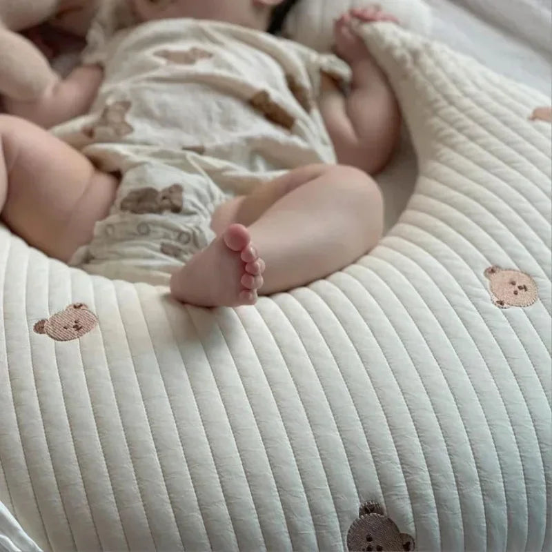 Travesseiro Infantil Berço Bordado Urso Branco Lenogue