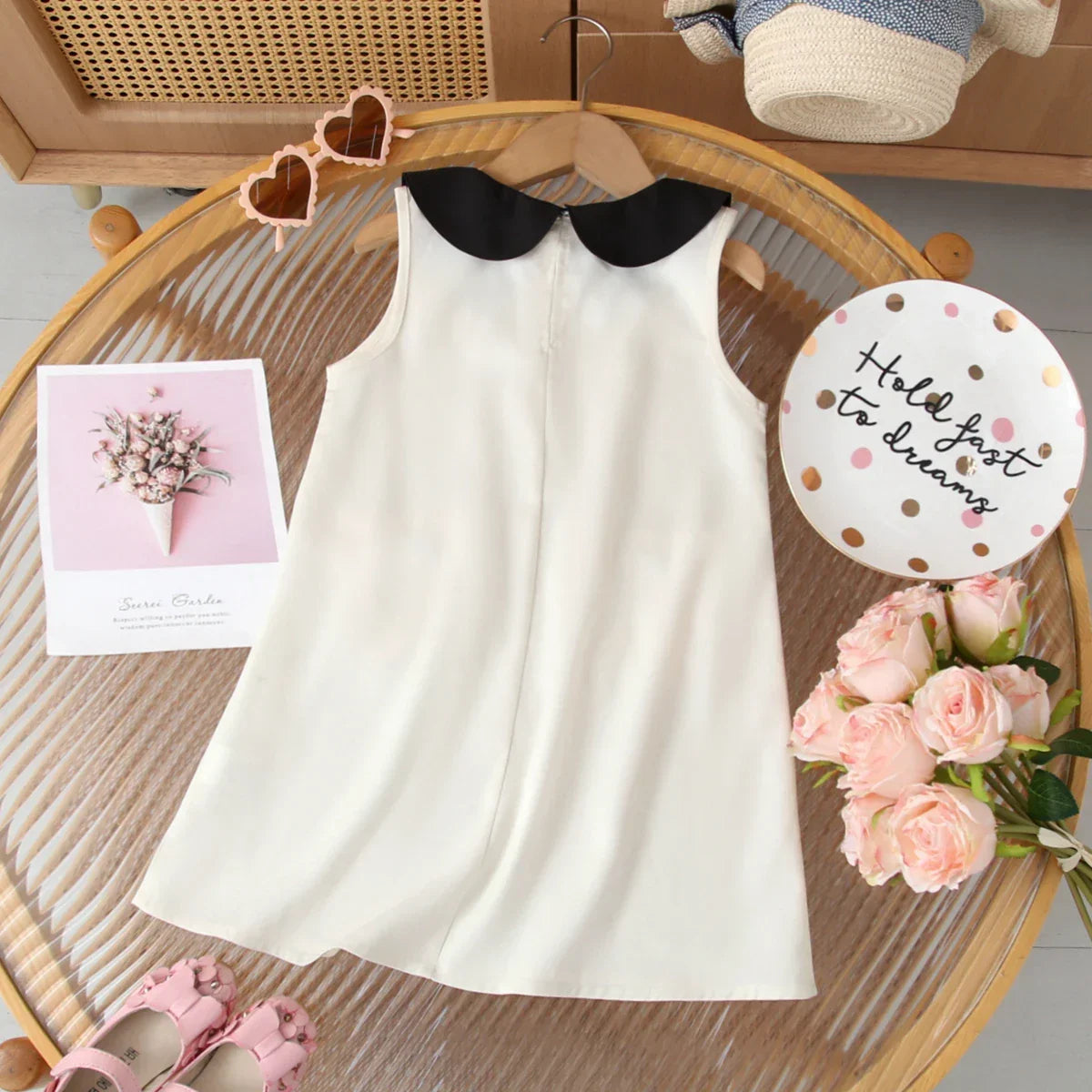 Vestido Infantil com Gola Boneca Laço e Bolsos sem Manga Lenogue
