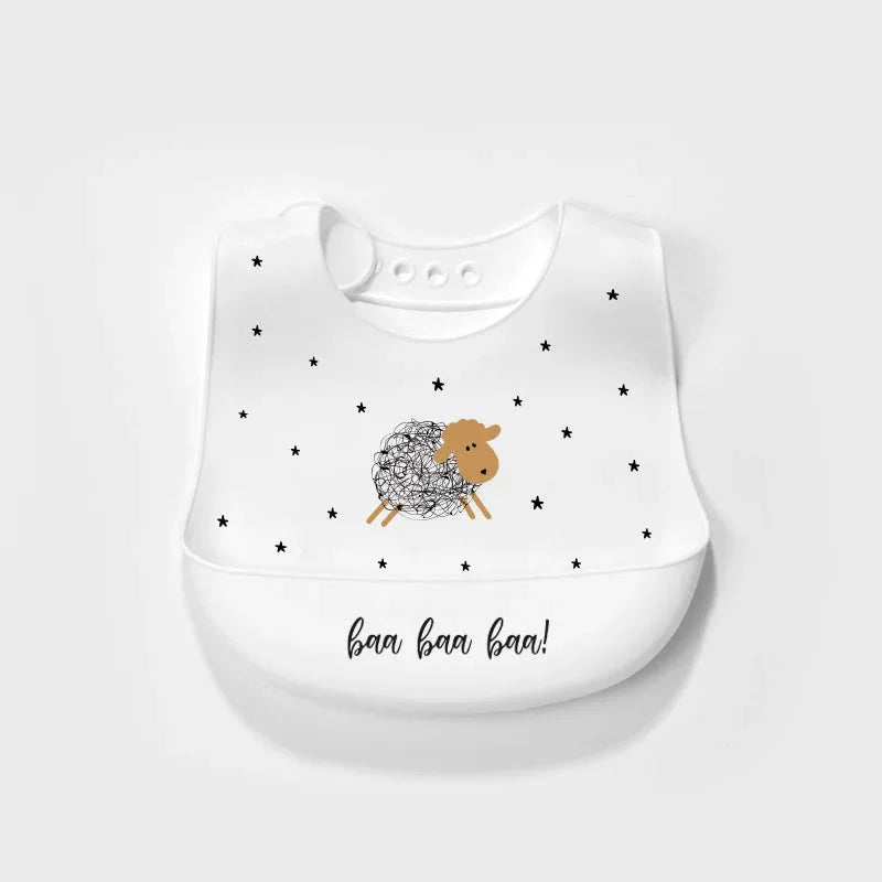 Babador Infantil de Silicone Verde Lenogue Ovelha Branca com Estrelinhas