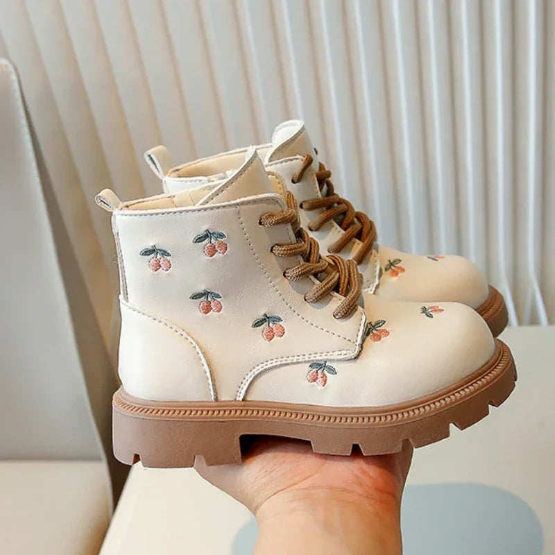 Bota Infantil de Cano Curto Couro com Bordado Floral Lenogue