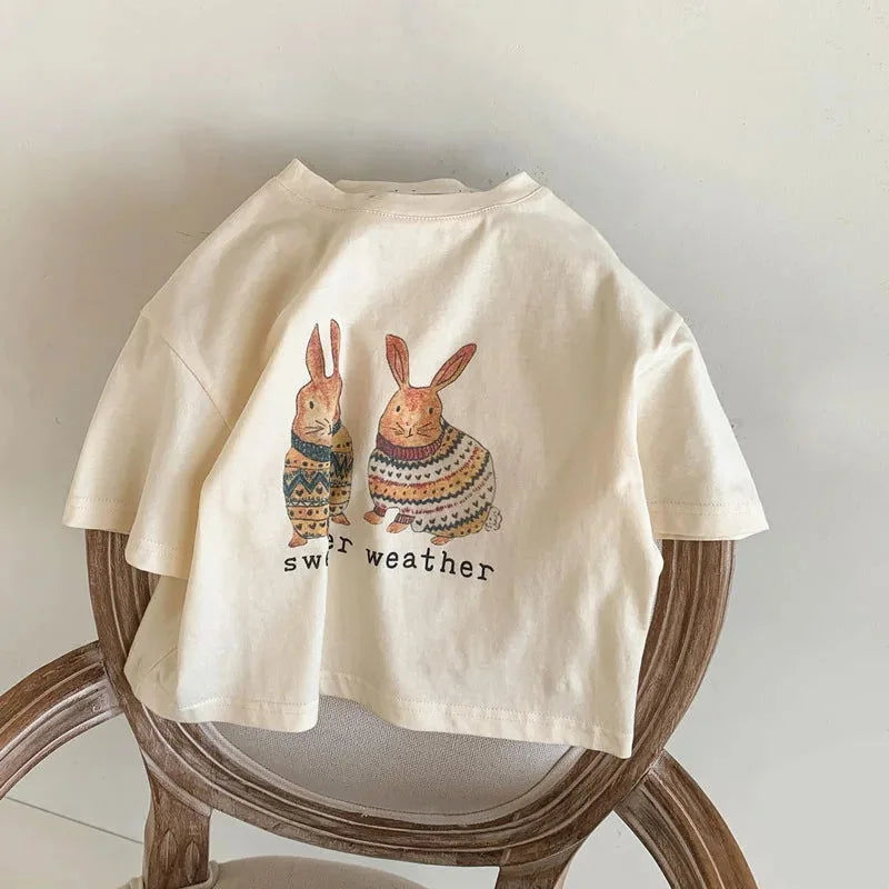 Camiseta Macio Coelhinho e Flores Rosa para Crianças Verão