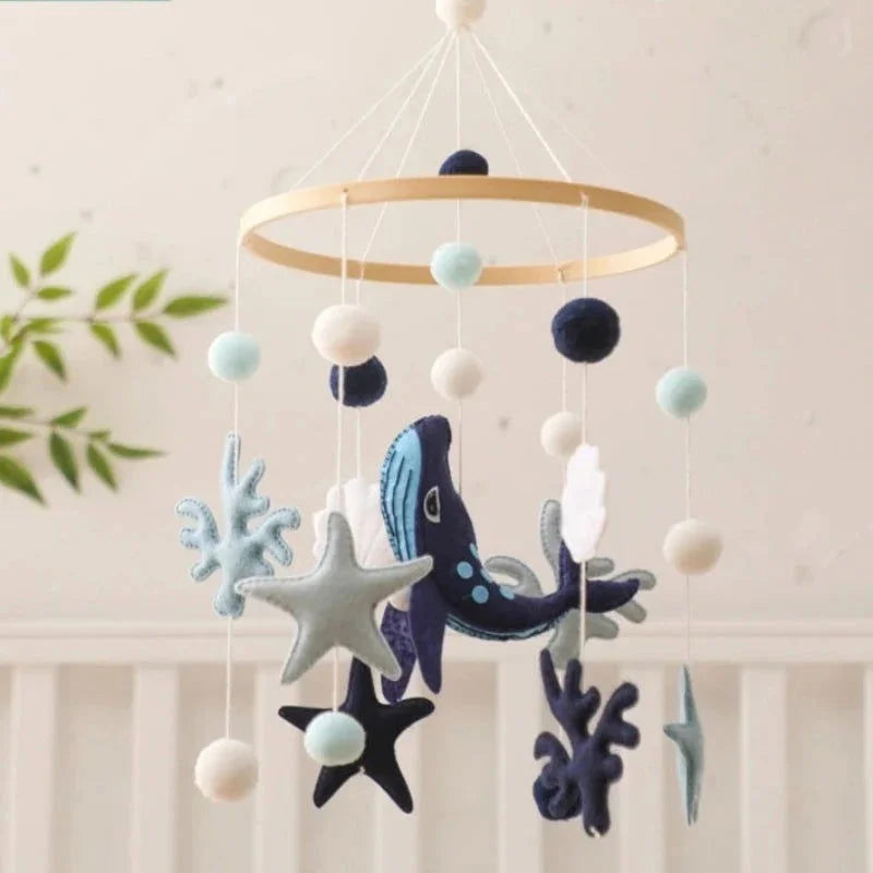 Móbile Chocalho Musical Infantil Baleia Azul Lenogue Baleia