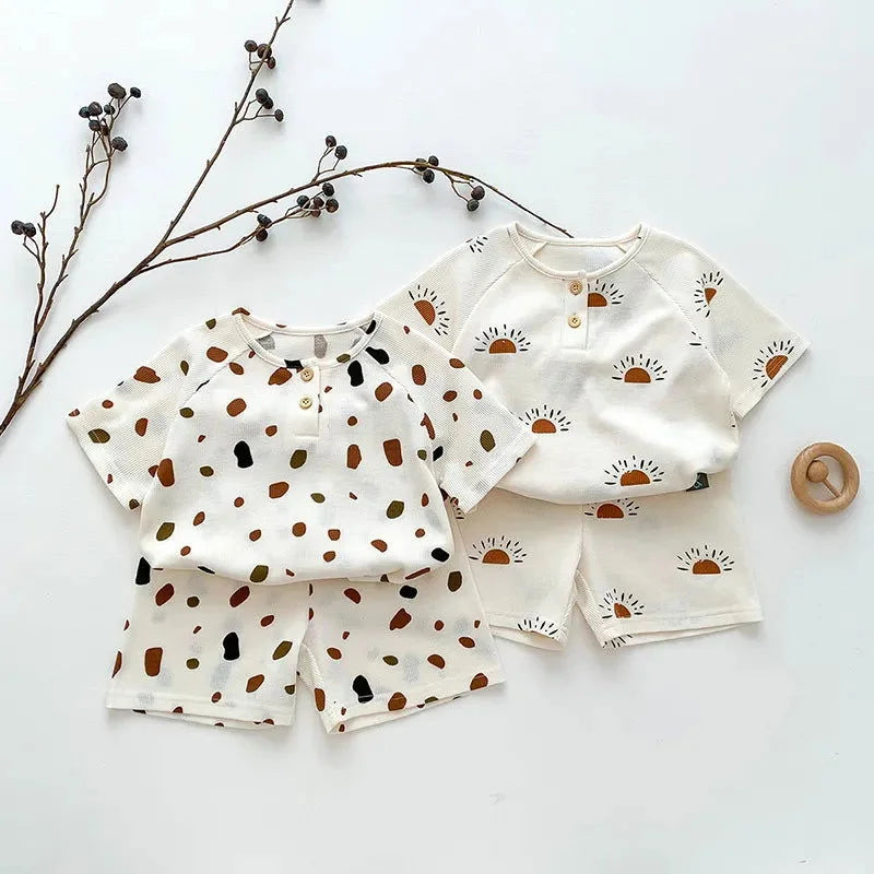 Conjunto Elegante de Pijama Short com Camiseta de Manga Curta para Crianças