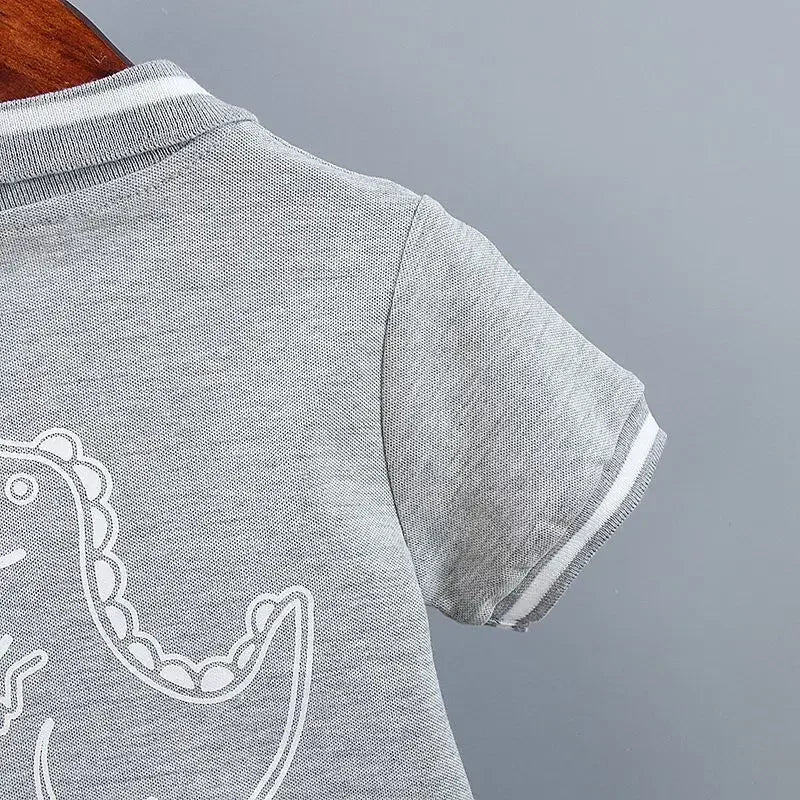 Conjunto Infantil Camisa Gola Polo Dinossauro com Shorts Modelo Lenogue