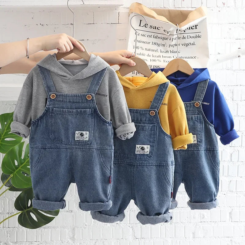 Conjunto Infantil com Moletom e Jardineira Jeans para Meninos Lenogue