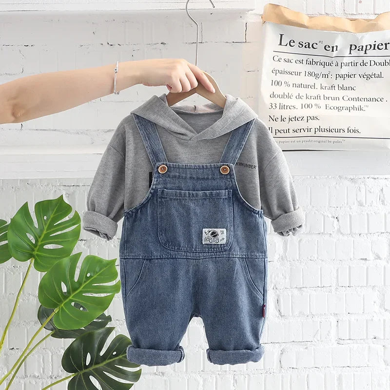 Conjunto Infantil com Moletom e Jardineira Jeans para Meninos Lenogue Cinza / P