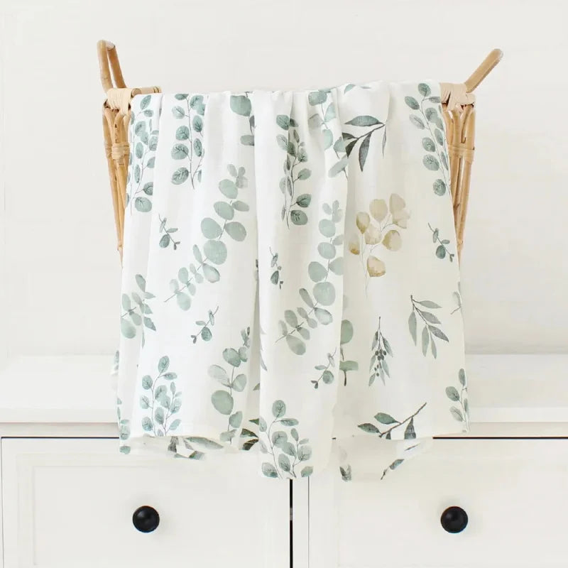Cueiro Infantil Muslin Algodão e Bambu Branco Lenogue Folha Verde água / 60x60cm