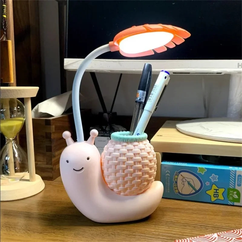 Luminária Infantil Mesa Led Caracol Verde Lenogue Rosa / 10.5 x 5 x 28cm