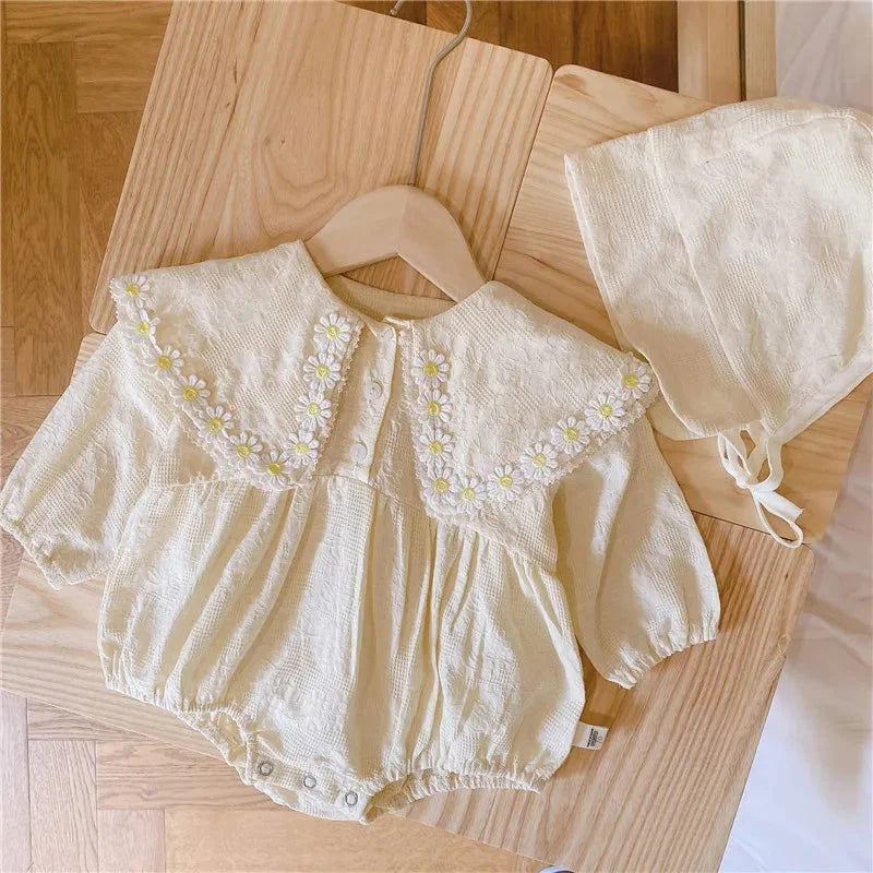 Macacão Curto Romper Elegante com Touca Margarida Lenogue para Bebê Bege (2 Peças) / 3-6 Meses (66cm)