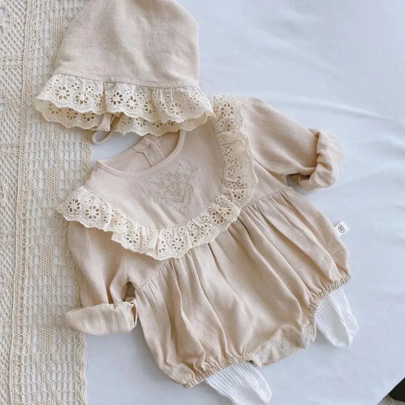 Macacão Curto Romper Luxuoso com Touca Carlota Branco Lenogue