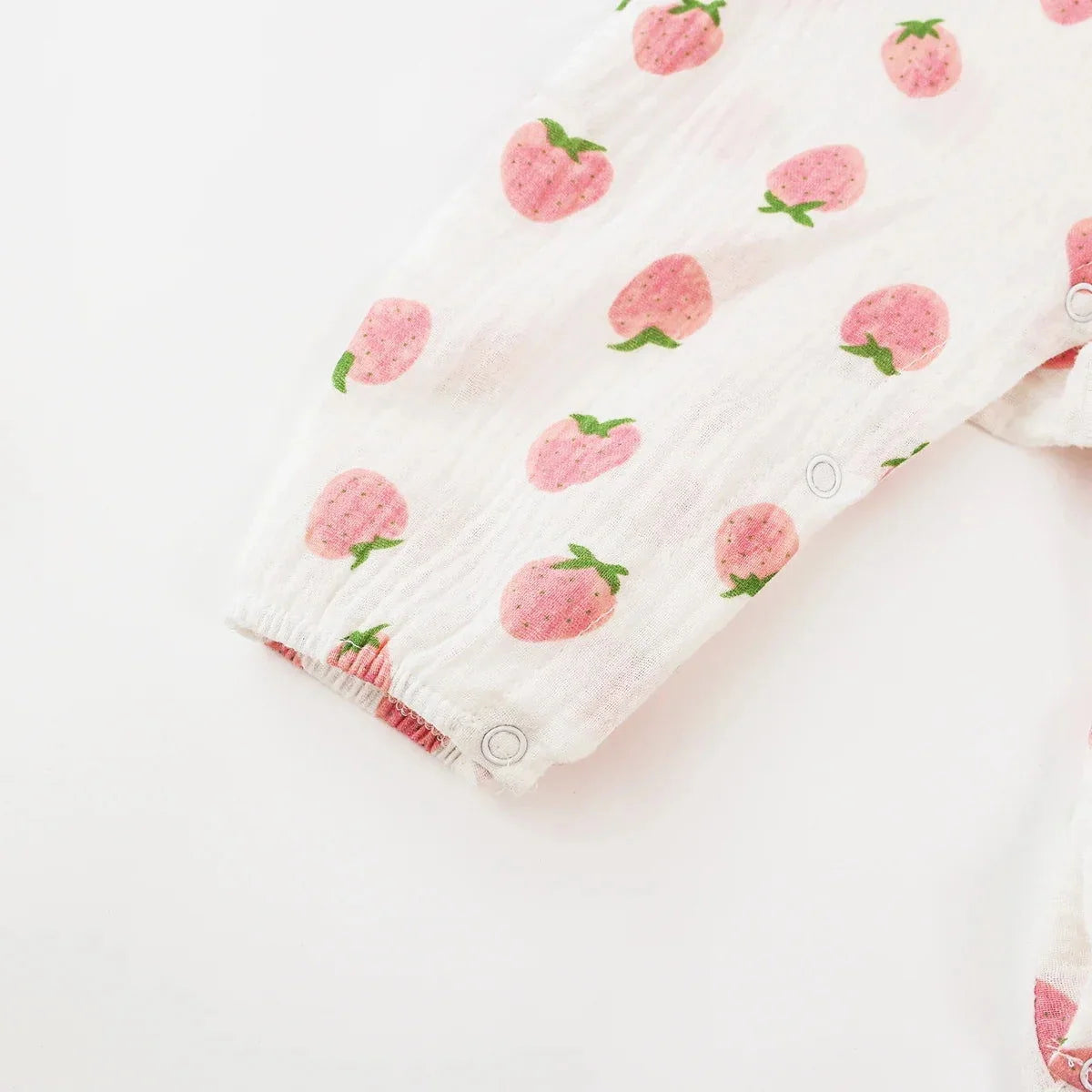 Macacão Infantil Estampa Morango Branco Lenogue