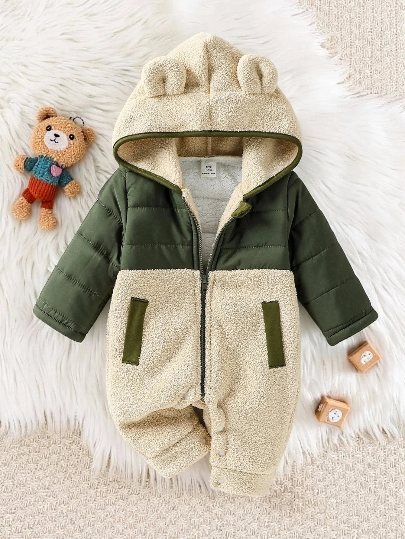 Macacão Infantil Manga Longa Capuz Patchwork Bohème Lenogue