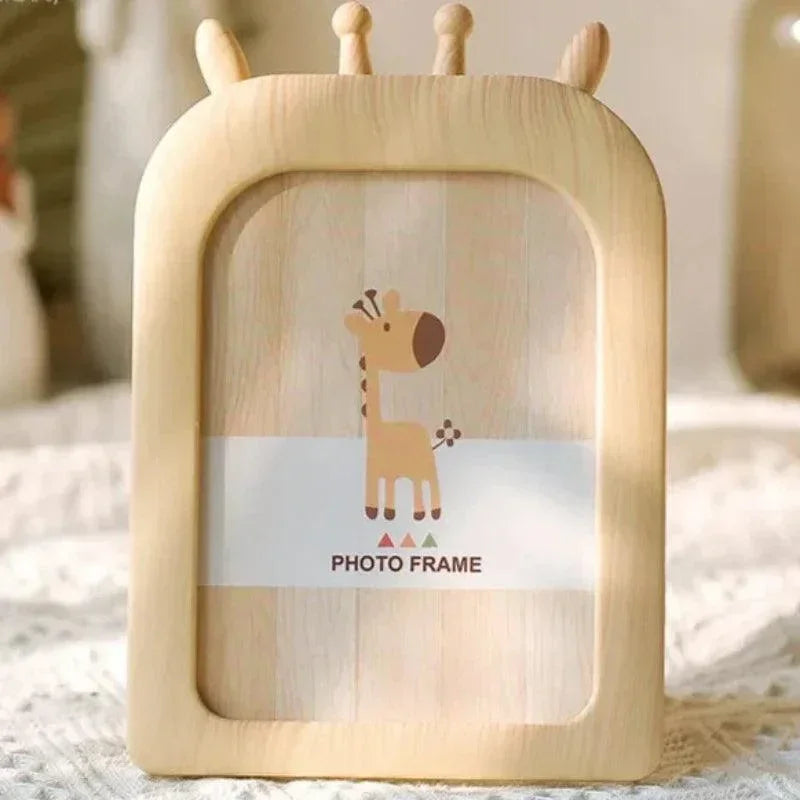 Moldura de Foto Infantil em Madeira Escandinava Lenogue Bege