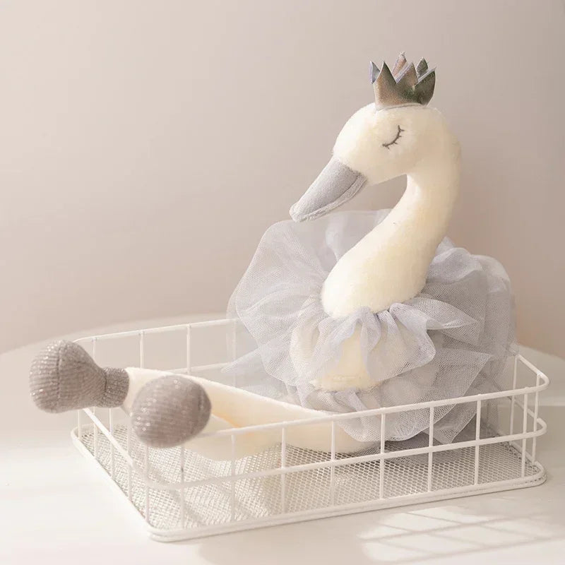 Pelúcia Infantil Cisne com Saia Branca Lenogue