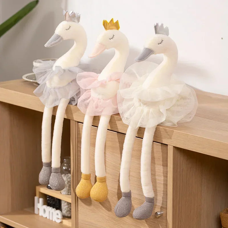 Pelúcia Cisne com Saia Branca Bebês Lenogue Combina Delicadeza para Quartos de Bebê
