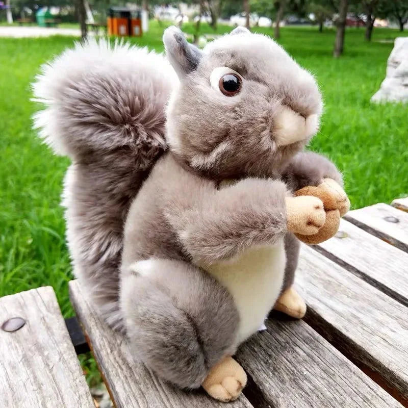 Pelúcia Esquilo Realista com Cauda Fluffy Lenogue para Crianças e Adultos