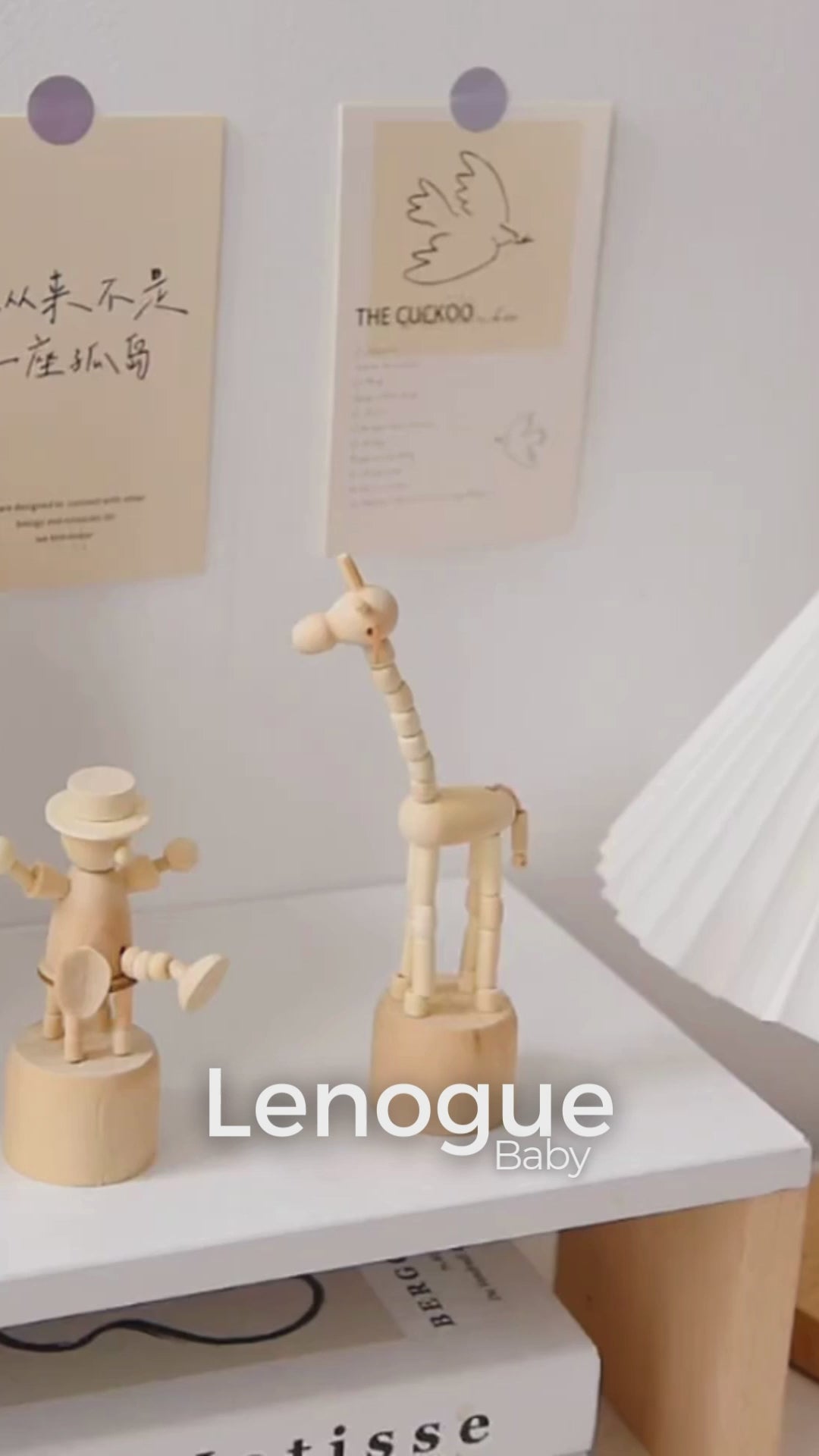 Estatueta Infantil Artesanal de Madeira Natural Lenogue