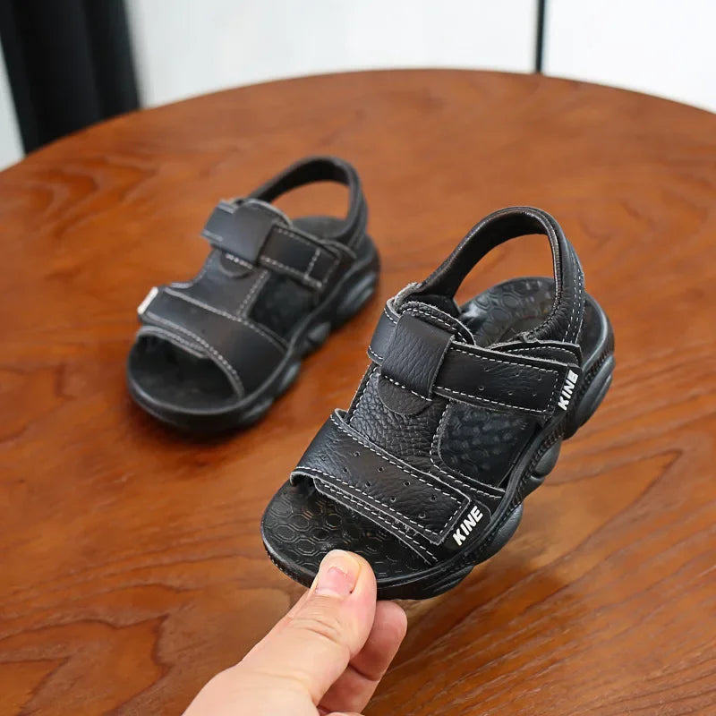 Sandália Infantil de Couro Legítimo com Solado Macio Lenogue Preto / 21-22