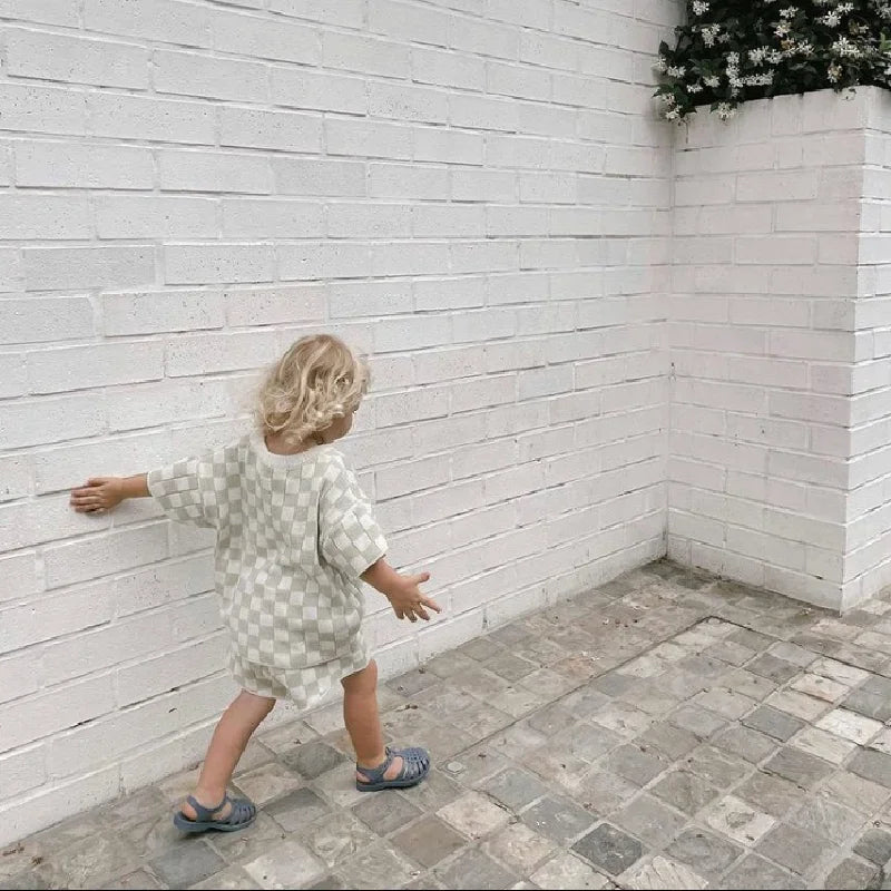 Short Infantil em Tricot Xadrez Vermelho para Conforto e Estilo